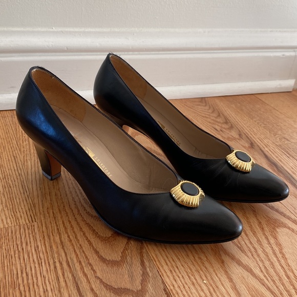 Salvatore Ferragamo ~ vintage saks fifth Ave sz 7 - black 2 inch heel - Picture 2 of 7